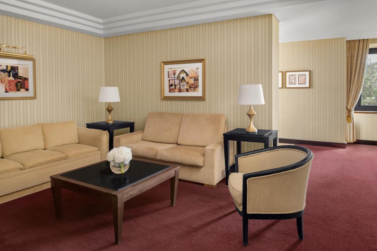 Intercontinental Riyadh By Ihg Riade Exterior foto A suite at the InterContinental Vienna