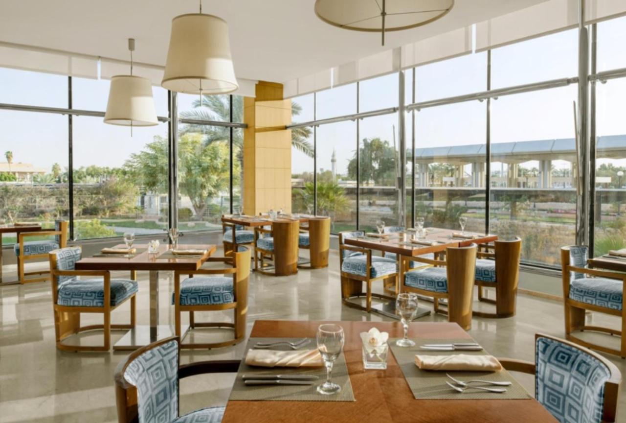 Intercontinental Riyadh By Ihg Riade Exterior foto The restaurant