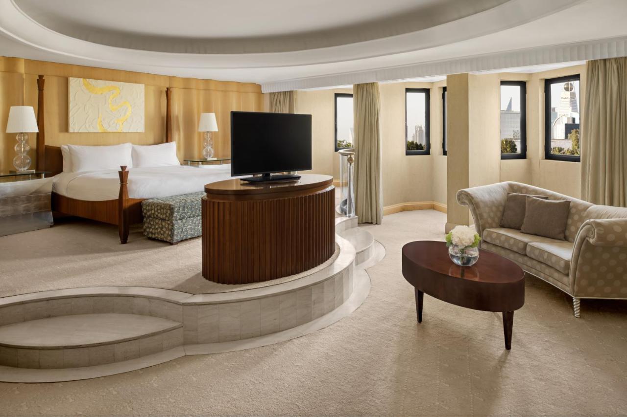Intercontinental Riyadh By Ihg Riade Exterior foto A suite at the Conrad London St. George