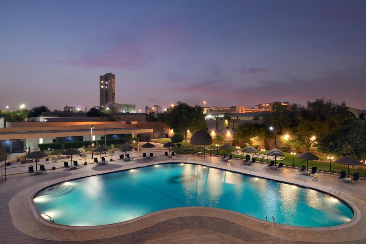 Intercontinental Riyadh By Ihg Riade Exterior foto The pool at the Grand Hyatt Hotel, Dubai